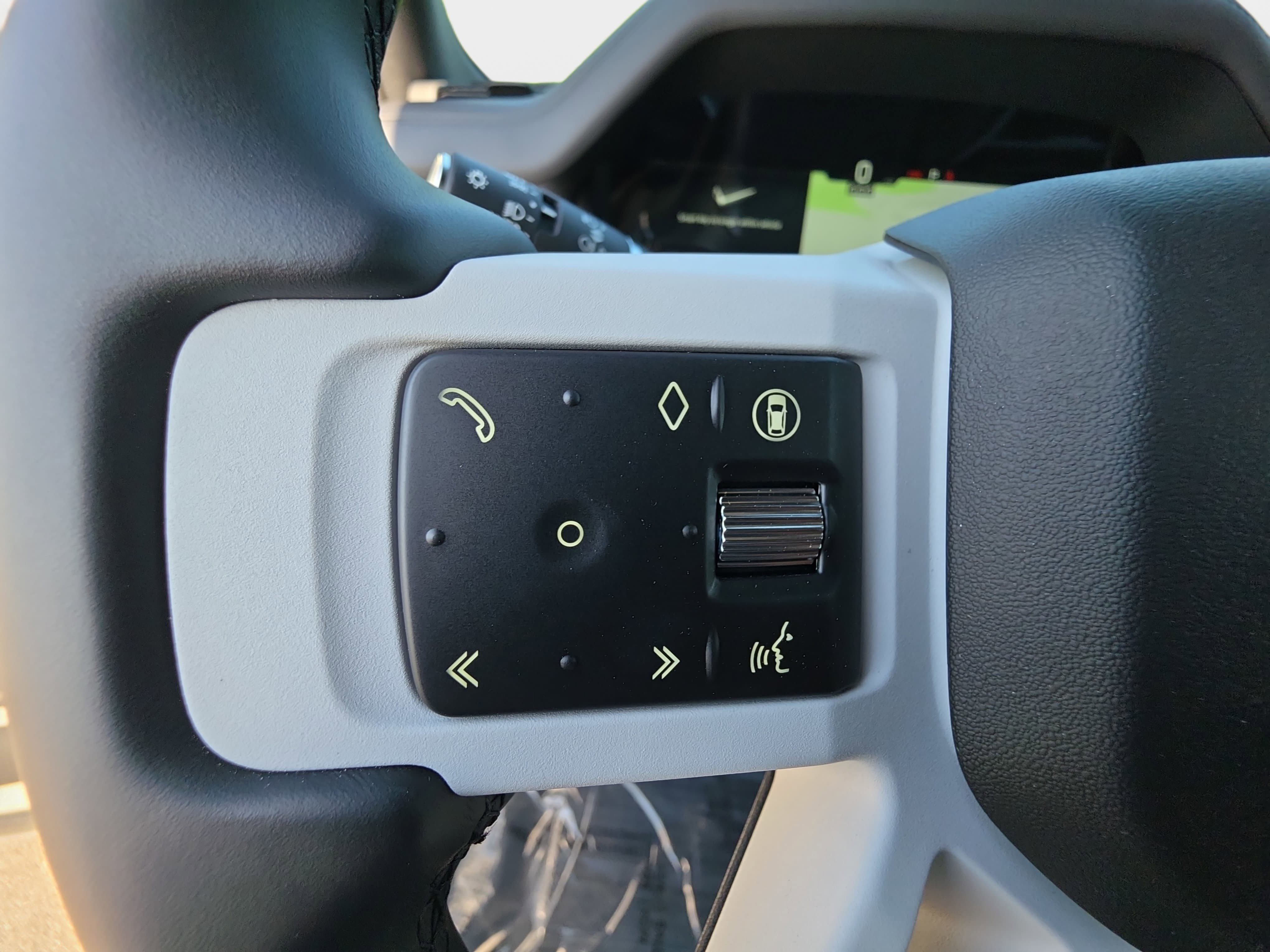 New 2026 Land Rover Defender 110 X-Dynamic SE AWD/4WD image 16