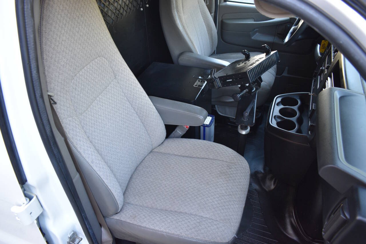 Used 2015 Chevrolet Express 2500 RWD image 21