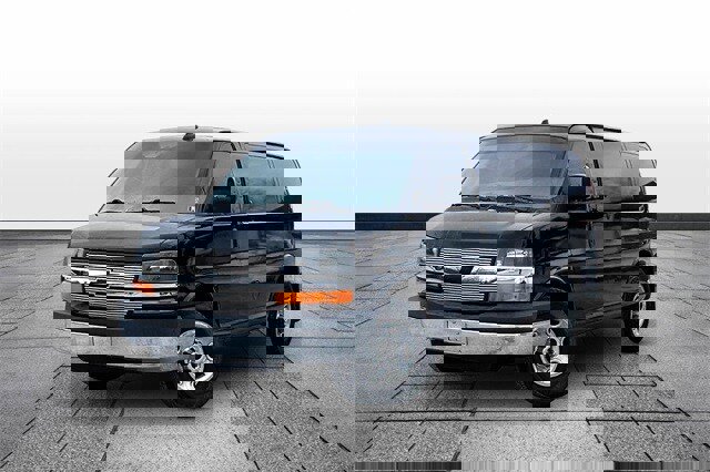 Used 2016 Chevrolet Express 2500 image 2