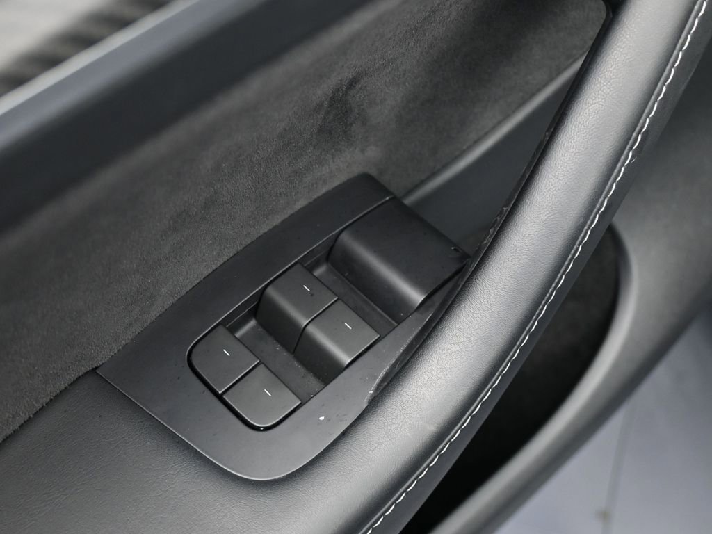 Used 2022 Tesla Model Y Performance image 17