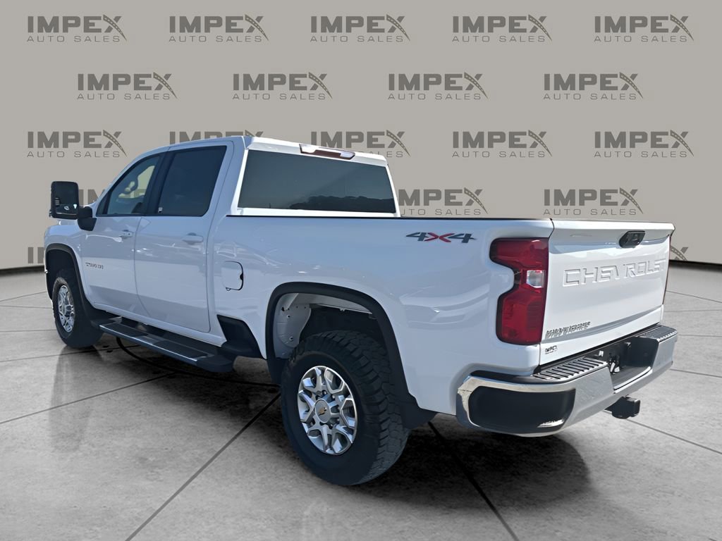 Used 2024 Chevrolet Silverado 2500 LT AWD/4WD image 4