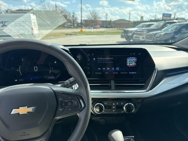 Used 2025 Chevrolet Trax LT image 30