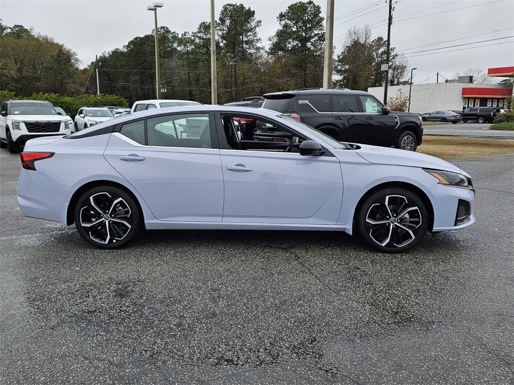 New 2025 Nissan Altima 2.5 SR image 13