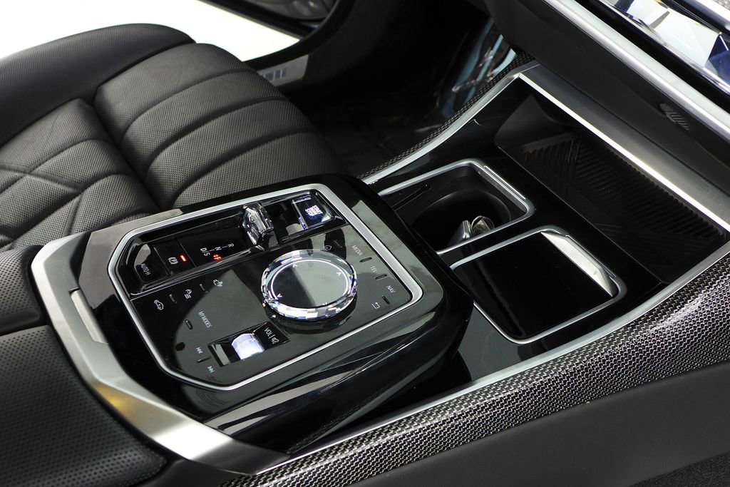Certified 2023 BMW 760i xDrive w/ Parking Assistance Package image 15