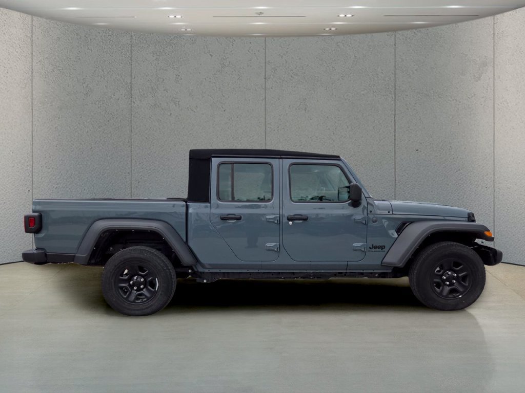 Used 2024 Jeep Gladiator Sport AWD/4WD image 3