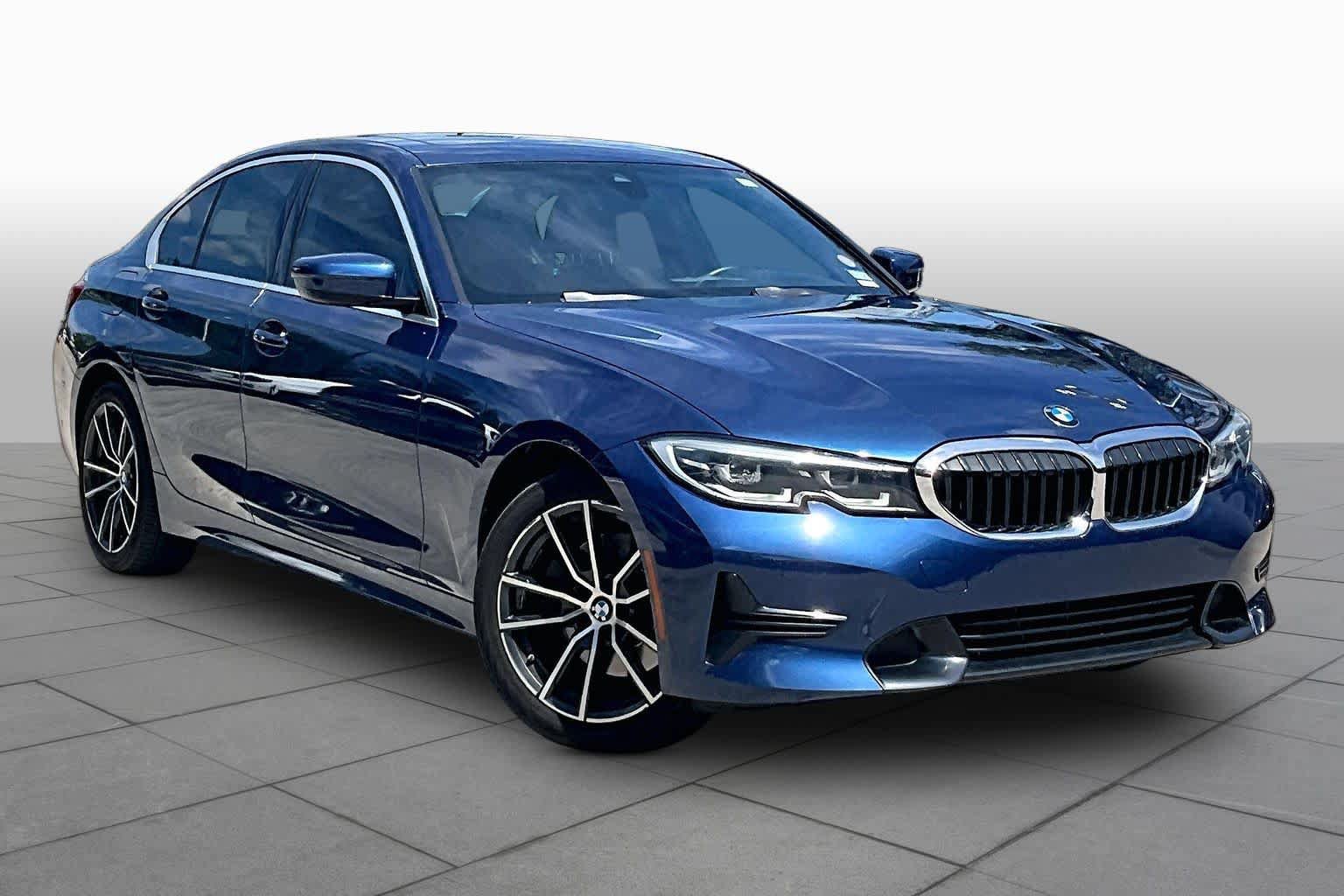 Used 2022 BMW 330i Sedan w/ Premium Package 2 RWD image 2