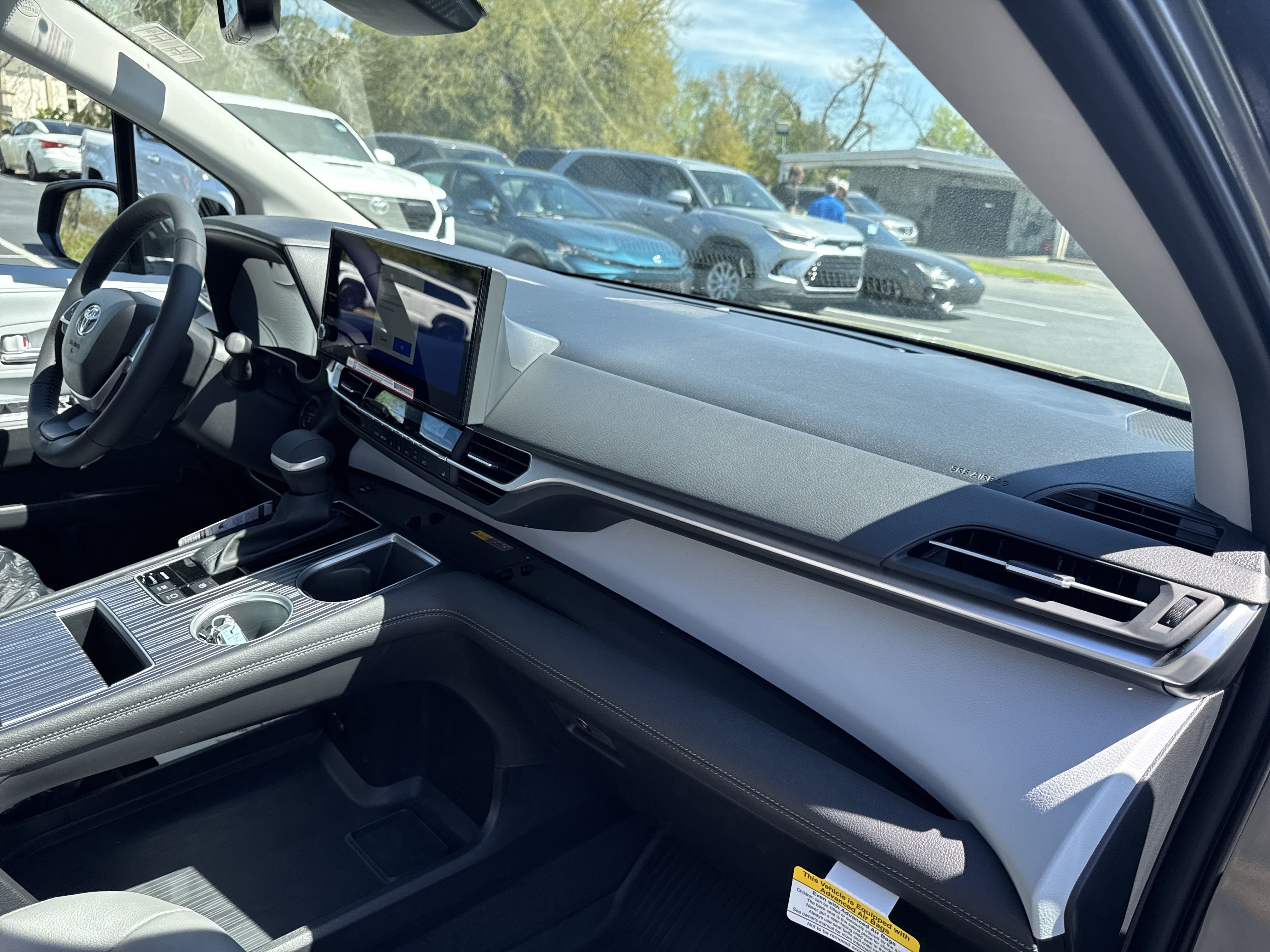 New 2025 Toyota Sienna XLE FWD image 36