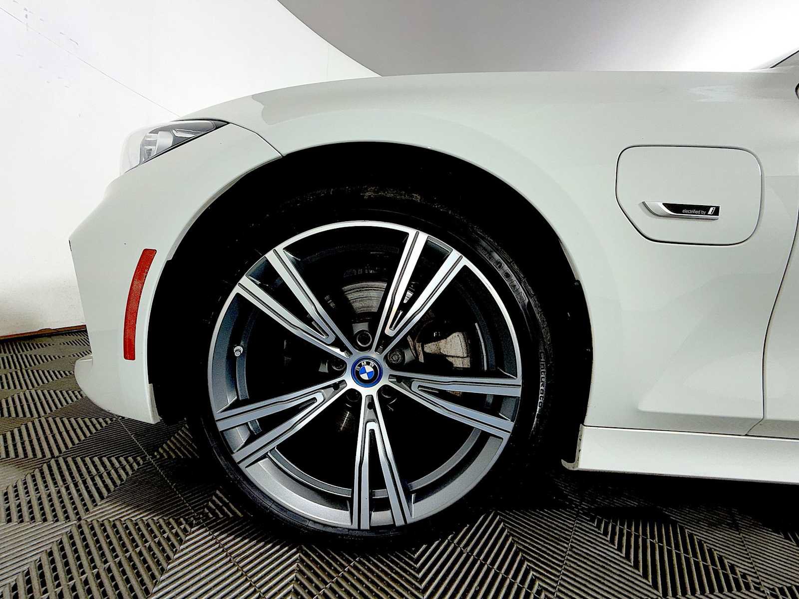 Certified 2023 BMW 330e xDrive w/ Premium Package AWD/4WD image 8