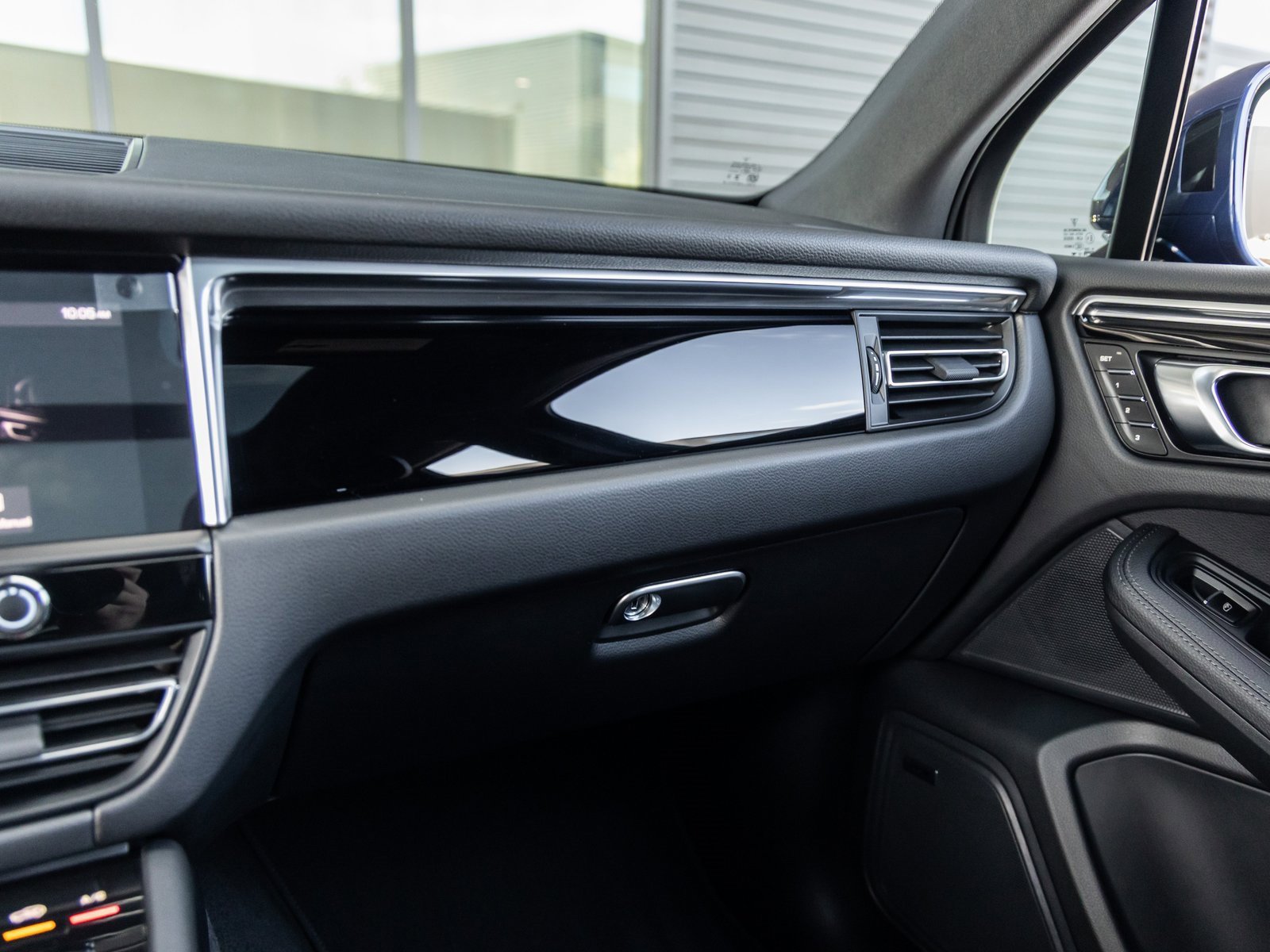 New 2026 Porsche Macan image 33