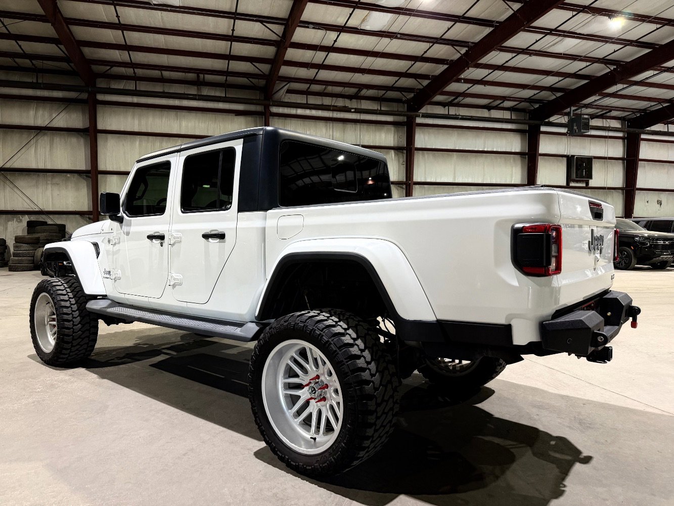 Used 2020 Jeep Gladiator Overland AWD/4WD image 7