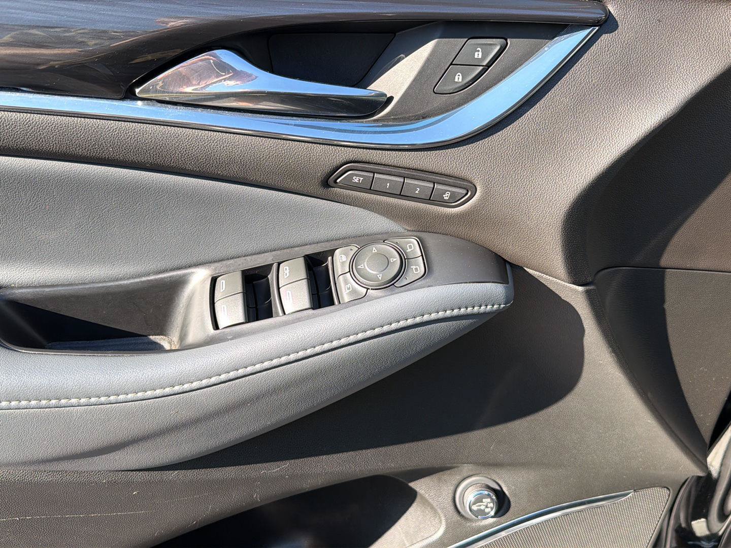 Used 2022 Buick Enclave Premium w/ LPO, Touring Package FWD image 19