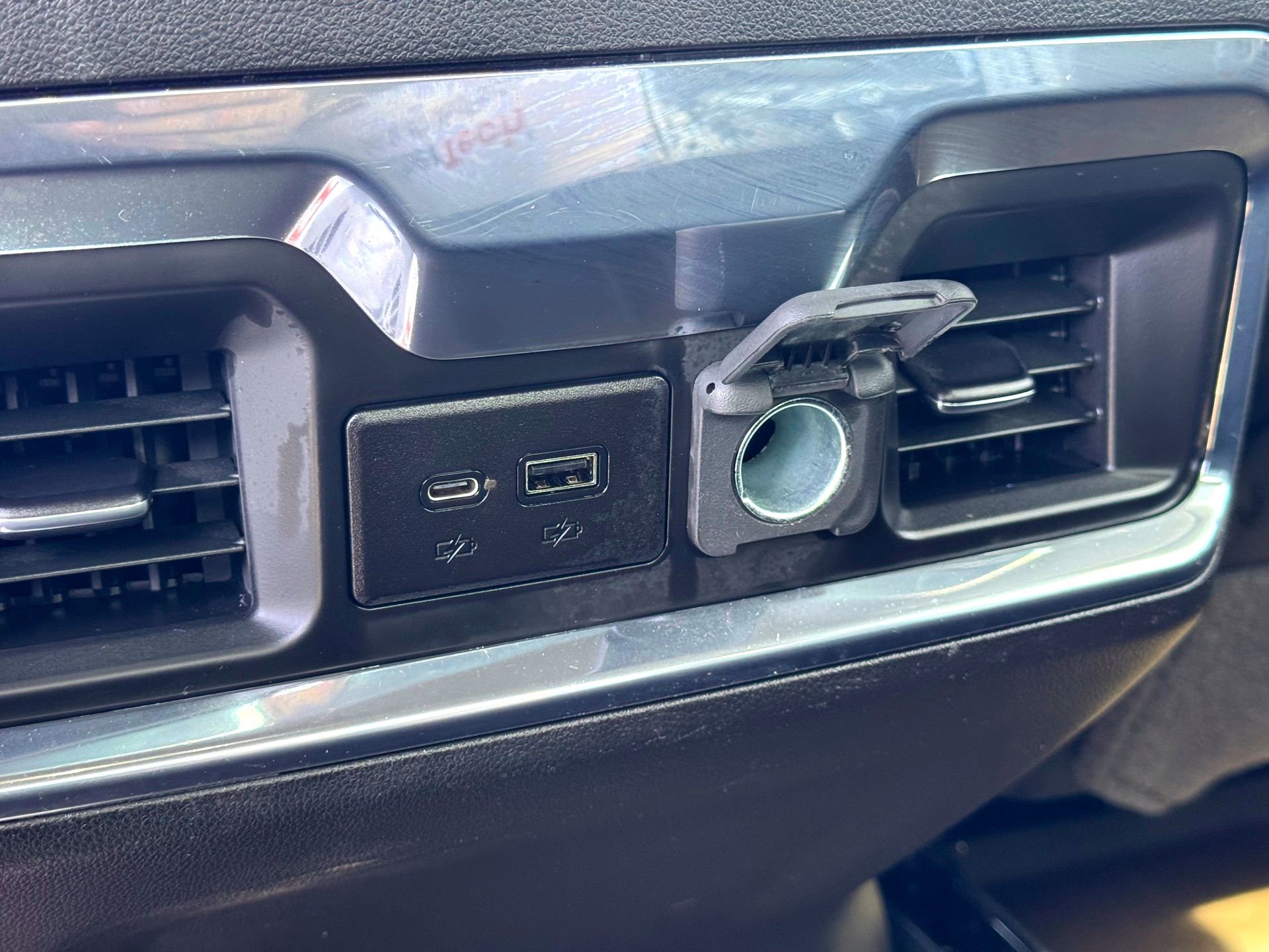 Used 2022 Chevrolet Silverado 3500 High Country w/ Technology Package image 22