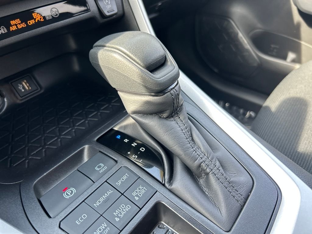 Certified 2025 Toyota RAV4 LE image 17