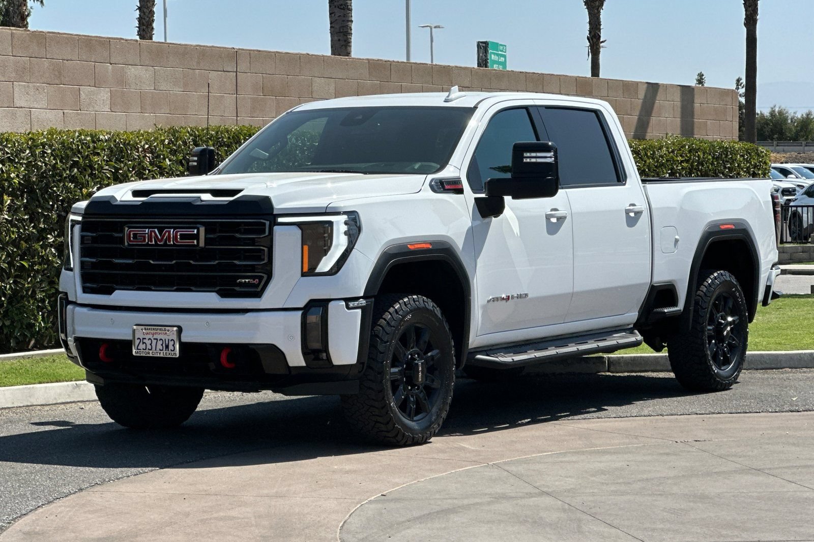 Used 2024 GMC Sierra 2500 AT4 w/ AT4 Preferred Package AWD/4WD image 8