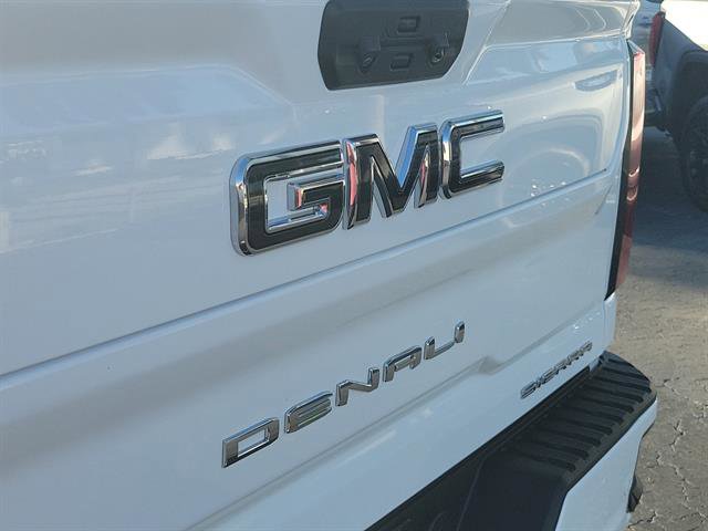 Used 2025 GMC Sierra 2500 Denali Ultimate w/ Max Trailering Package image 11