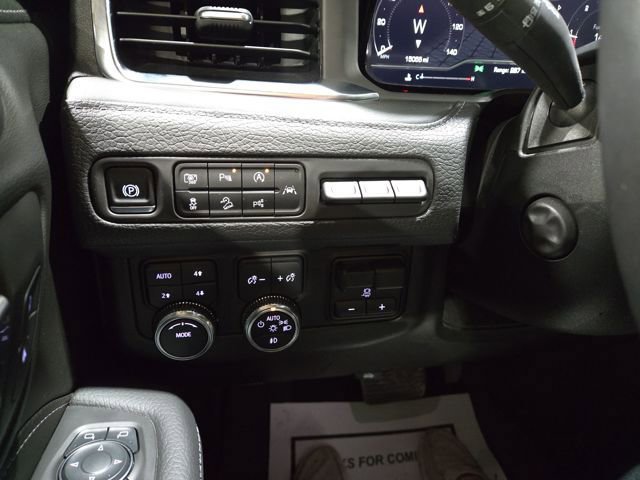 Used 2024 GMC Yukon XL Denali w/ Advanced Technology Package image 21