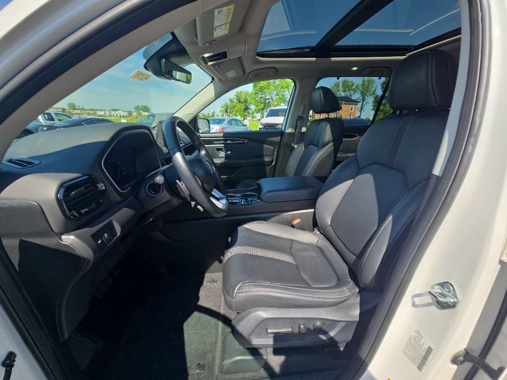 Used 2023 Honda Pilot Touring image 14