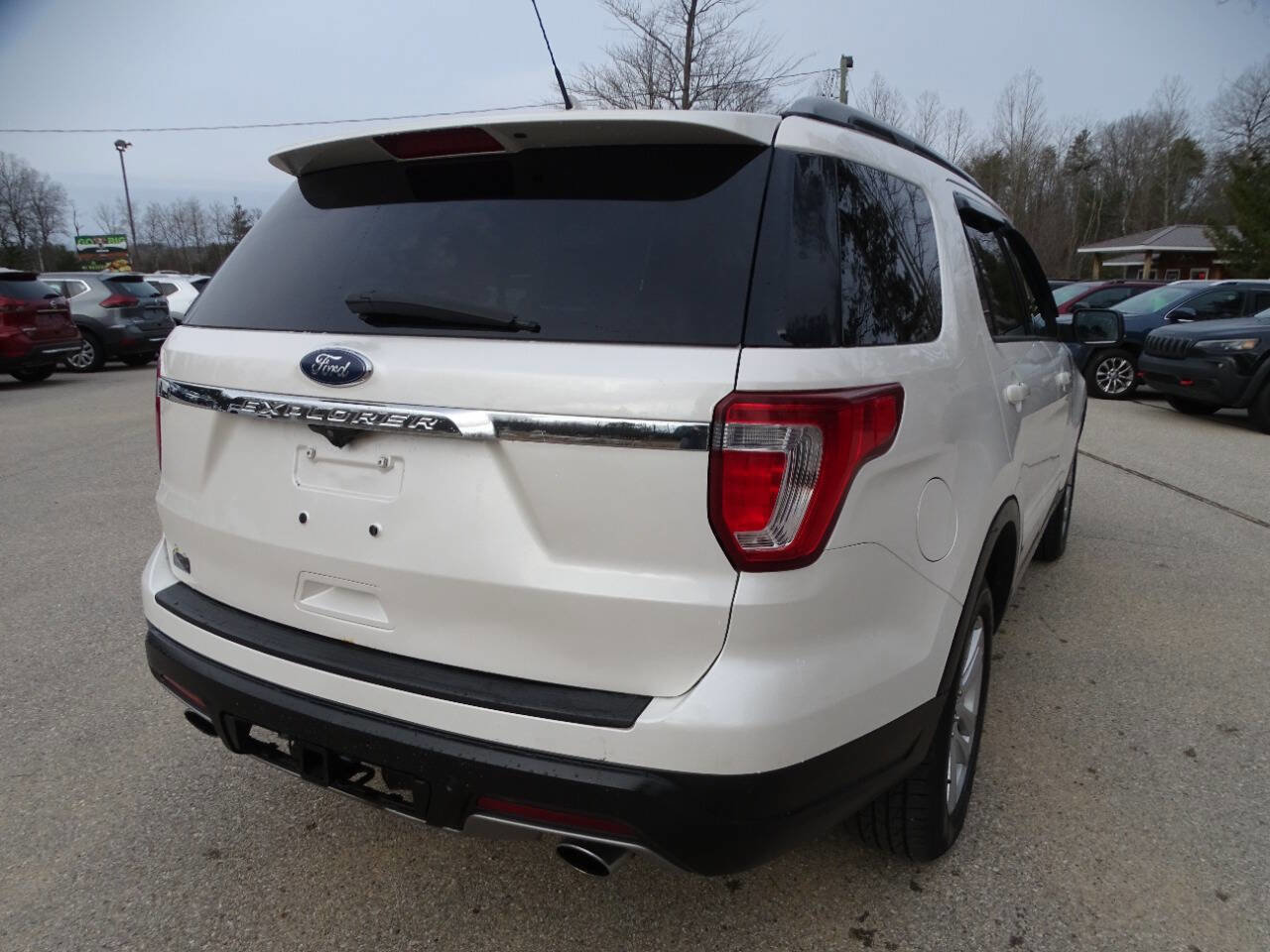 Used 2019 Ford Explorer XLT w/ Equipment Group 202A image 12