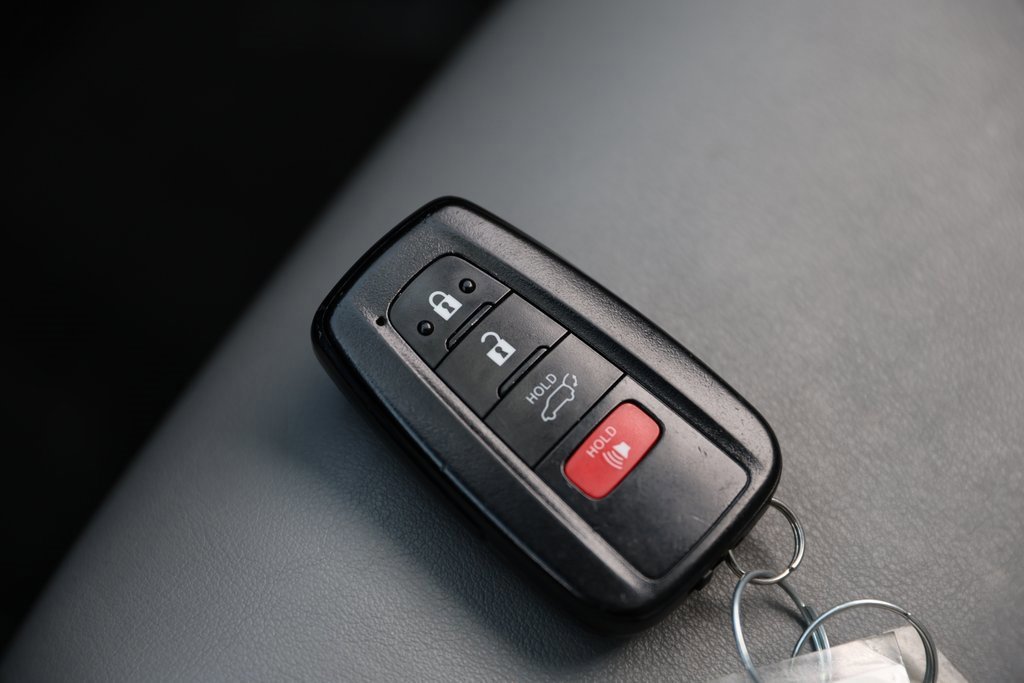 Used 2021 Toyota RAV4 XLE Premium image 34