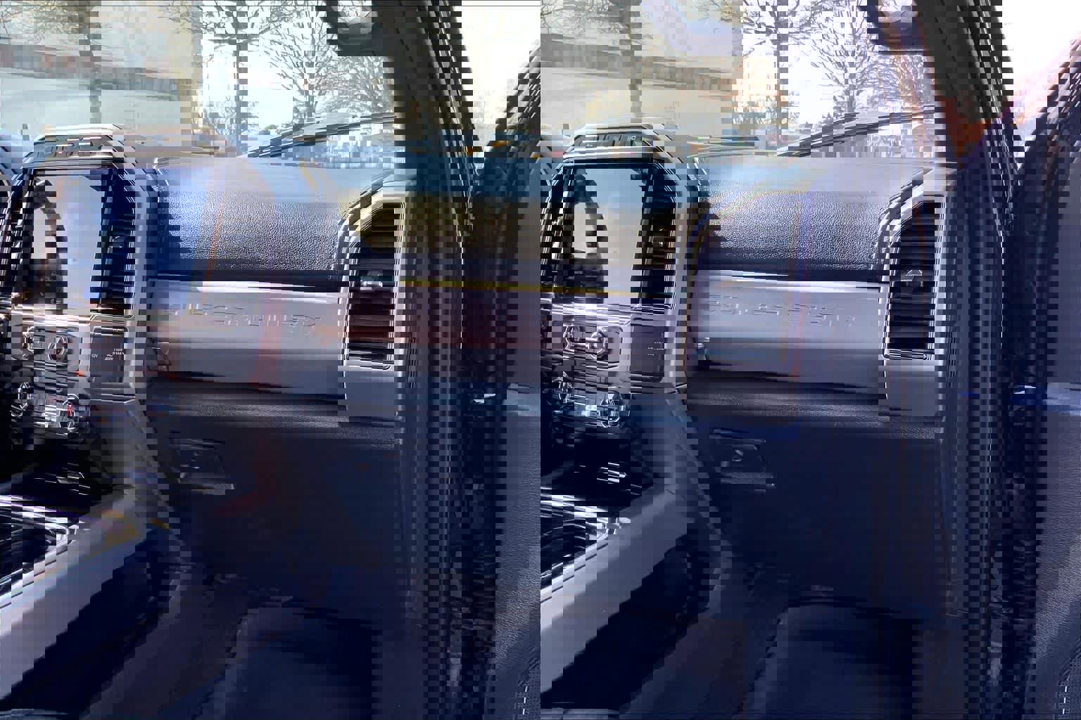 Used 2022 Ford F250 Platinum w/ FX4 Off-Road Package image 18