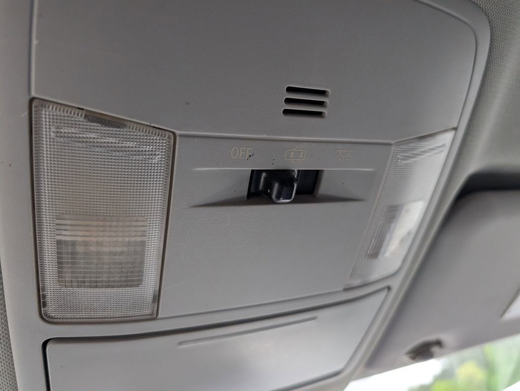 Used 2016 Toyota RAV4 LE image 12