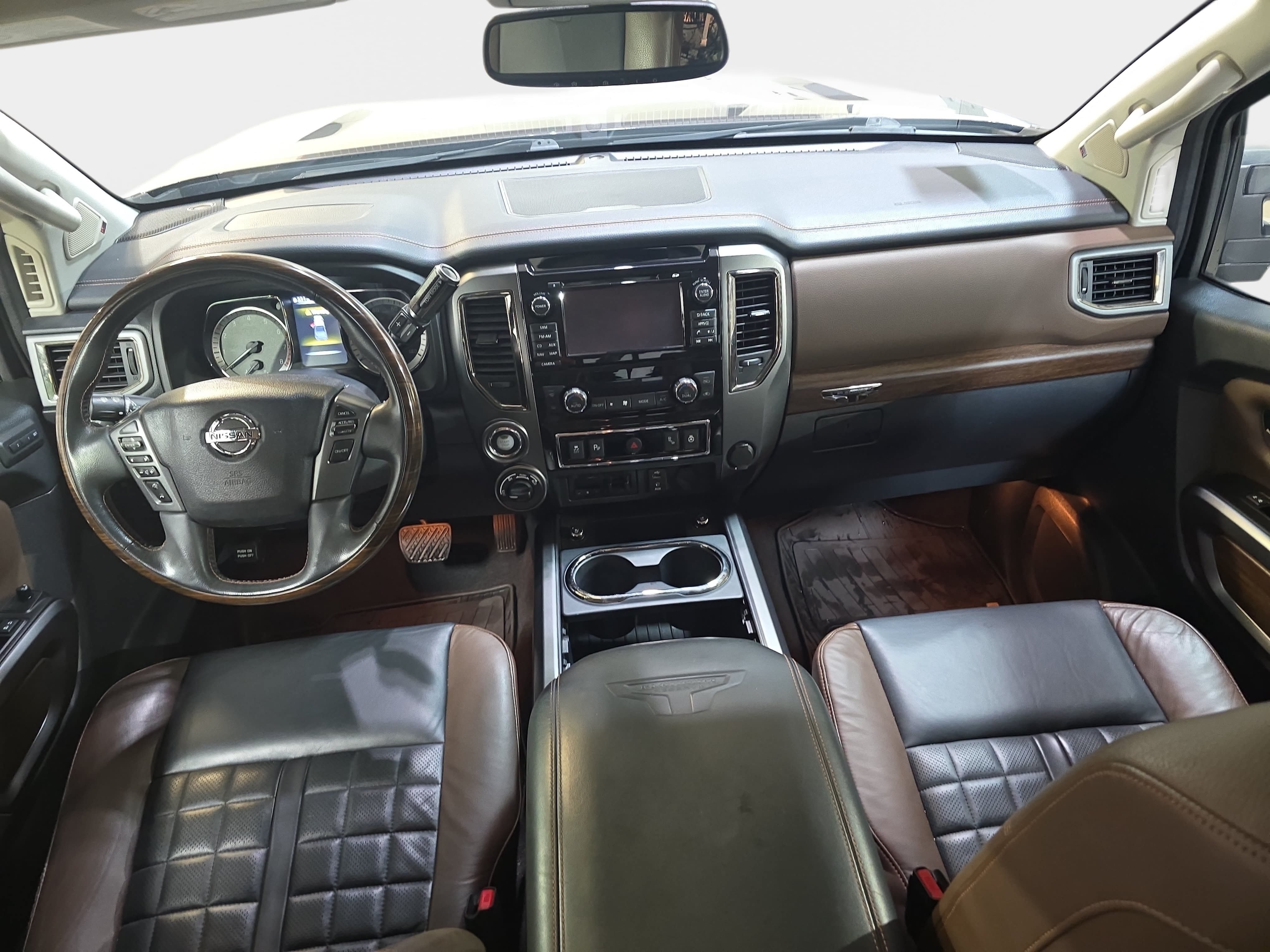 Used 2017 Nissan Titan Platinum Reserve AWD/4WD image 10