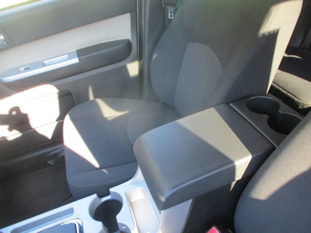 Used 2010 Mercury Mariner 2WD image 10