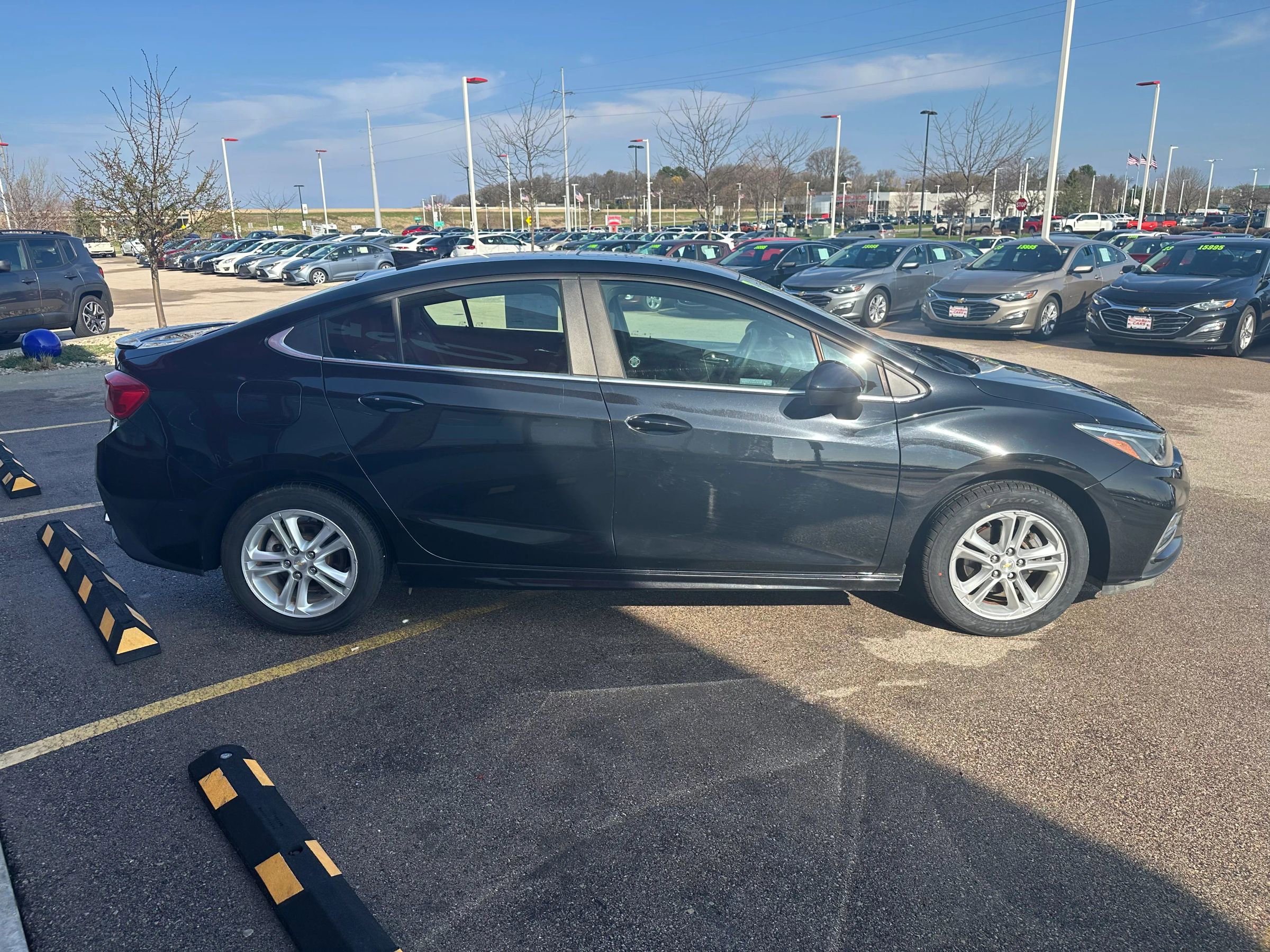 Used 2017 Chevrolet Cruze LT w/ LT True North Edition FWD image 6