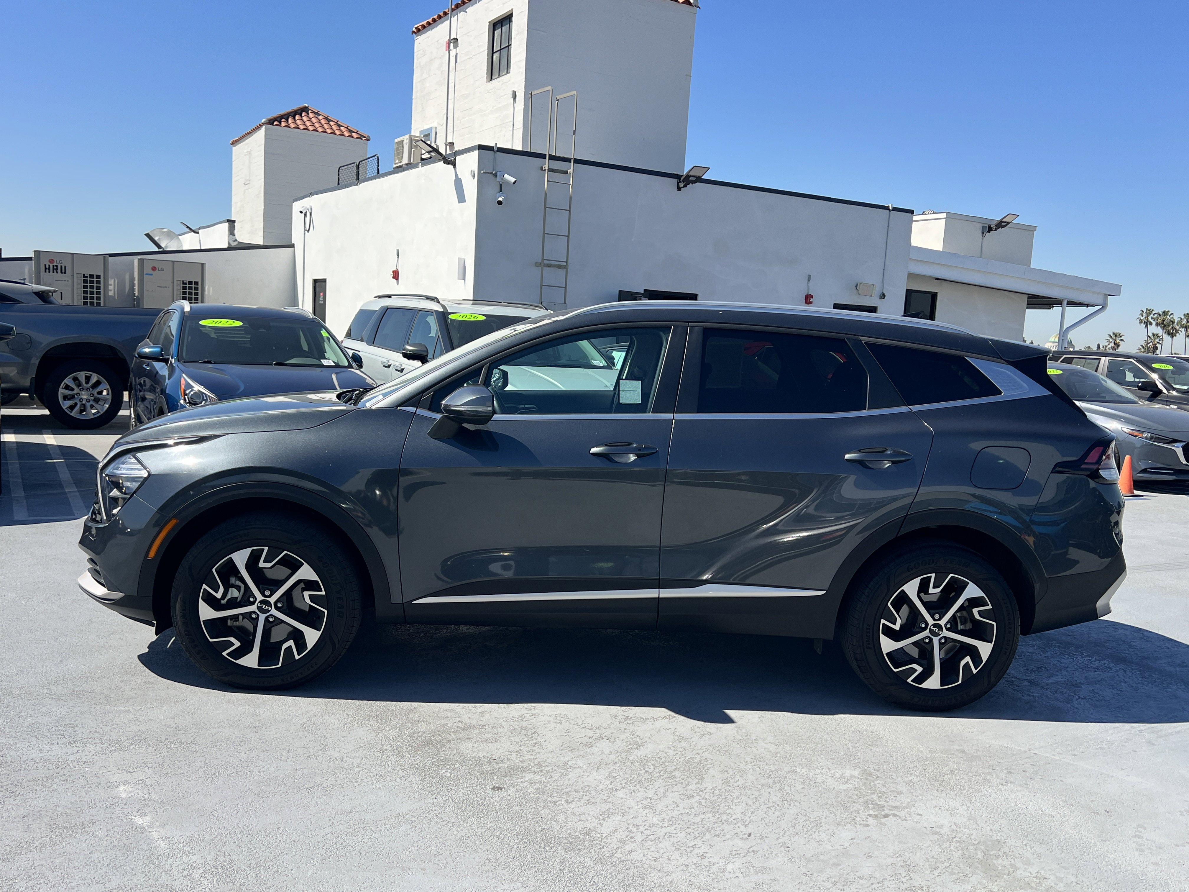 Used 2023 Kia Sportage EX image 3