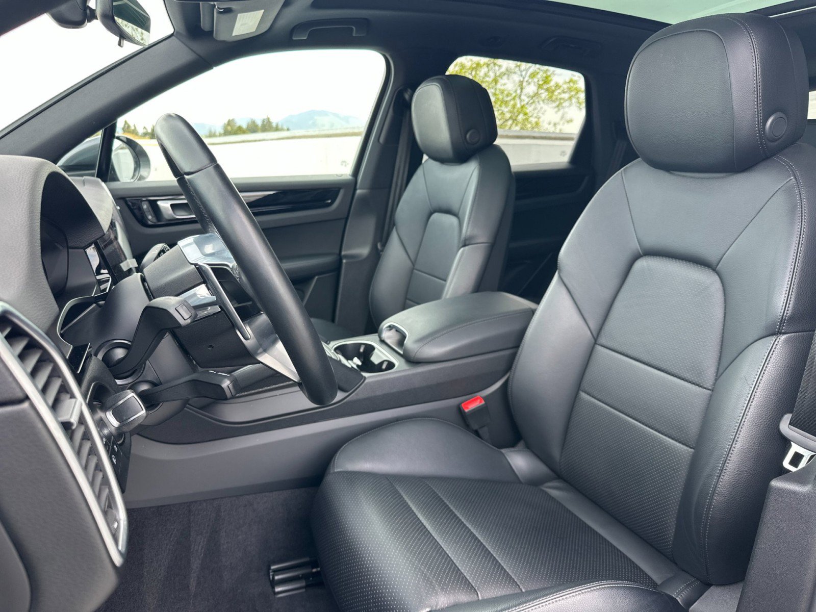 Used 2023 Porsche Cayenne image 5