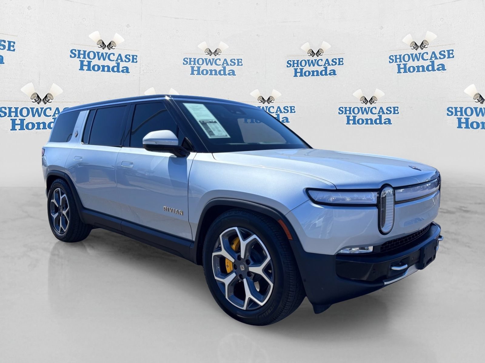 Used 2023 Rivian R1S Adventure AWD/4WD image 10