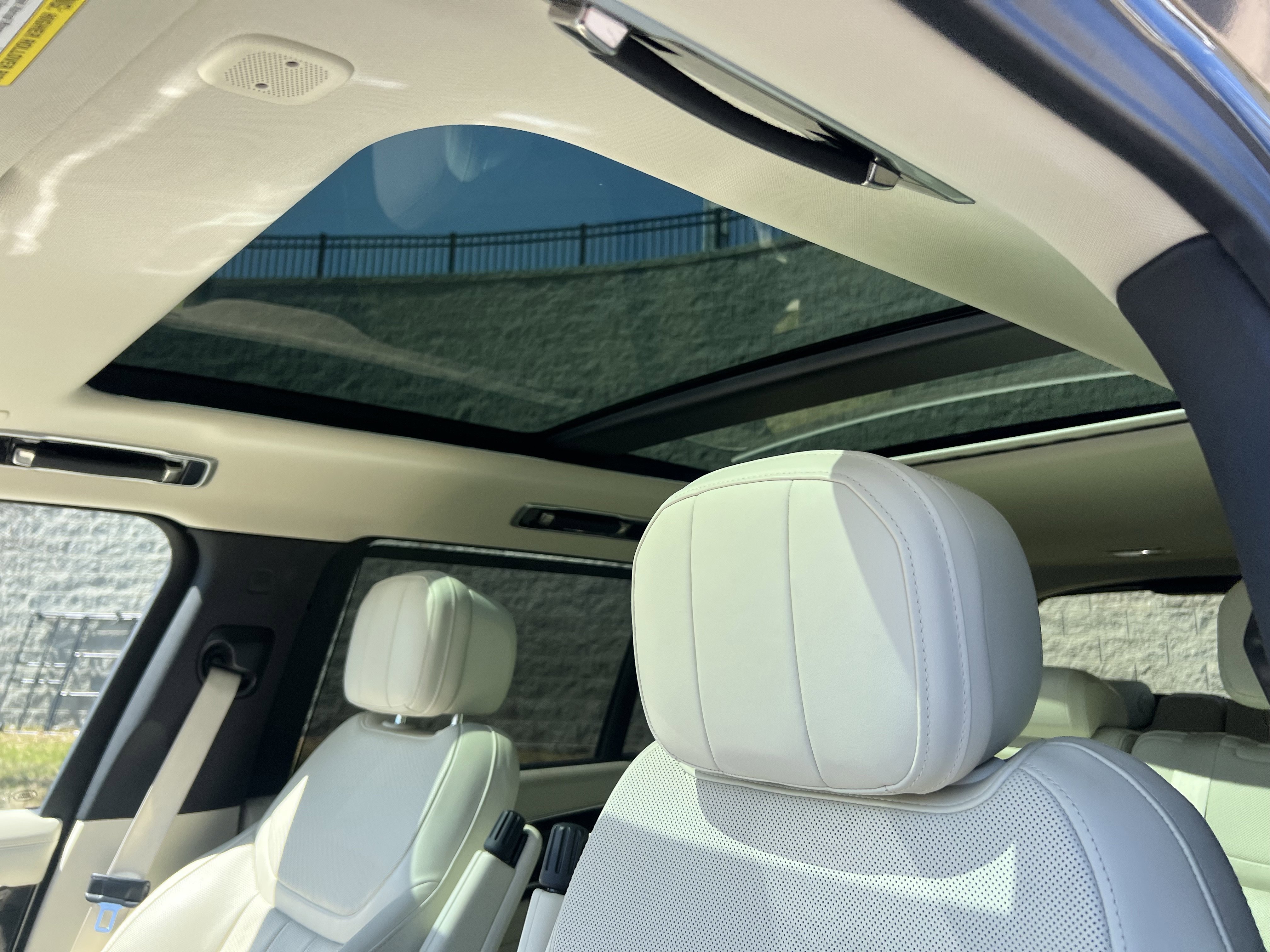 Certified 2023 Land Rover Range Rover Long Wheelbase SE image 16