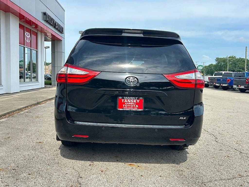Used 2016 Toyota Sienna XLE w/ XLE Navigation Package FWD image 4