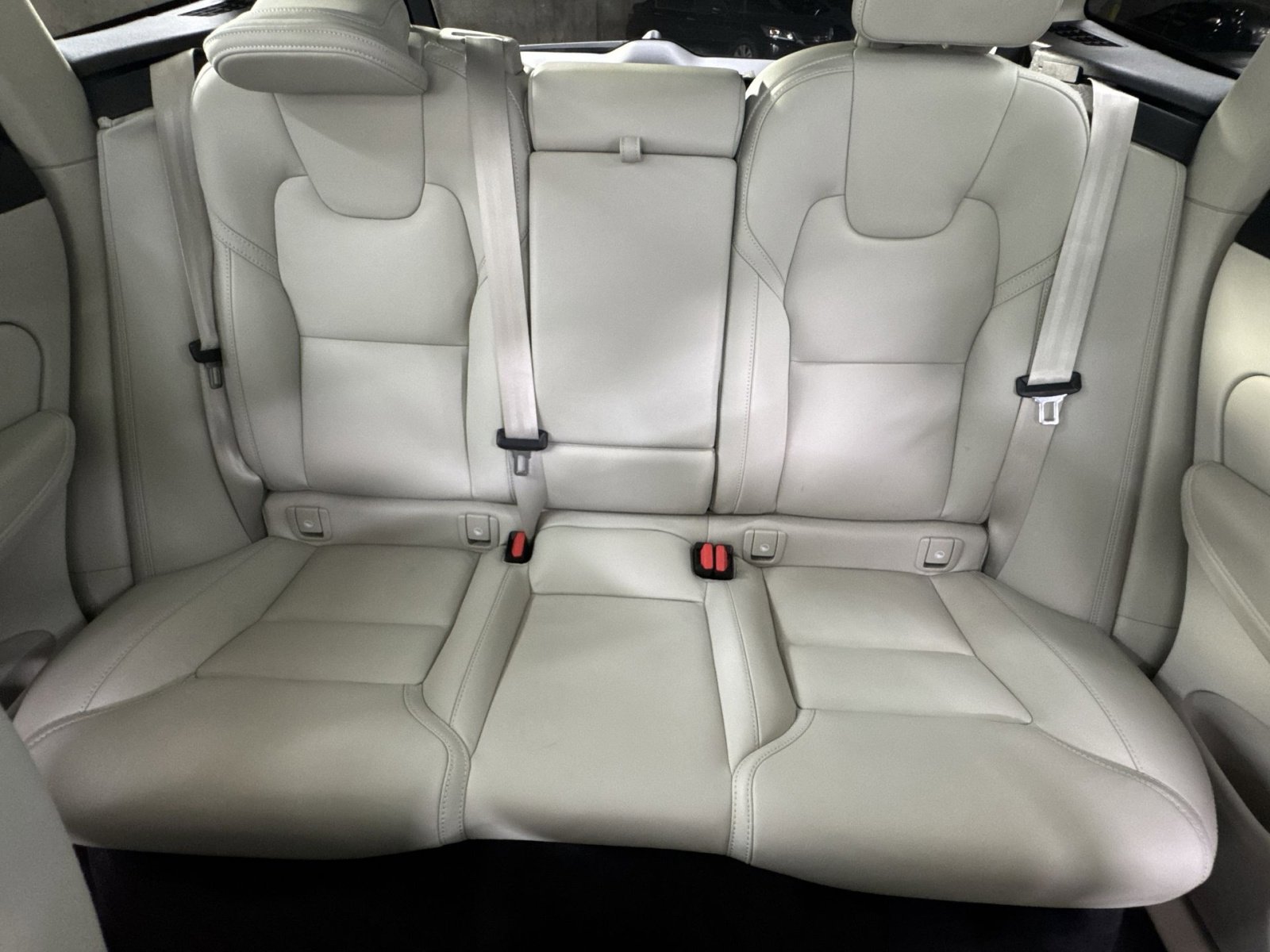 Used 2023 Volvo XC60 B6 Ultimate w/ Protection Package Premier image 5