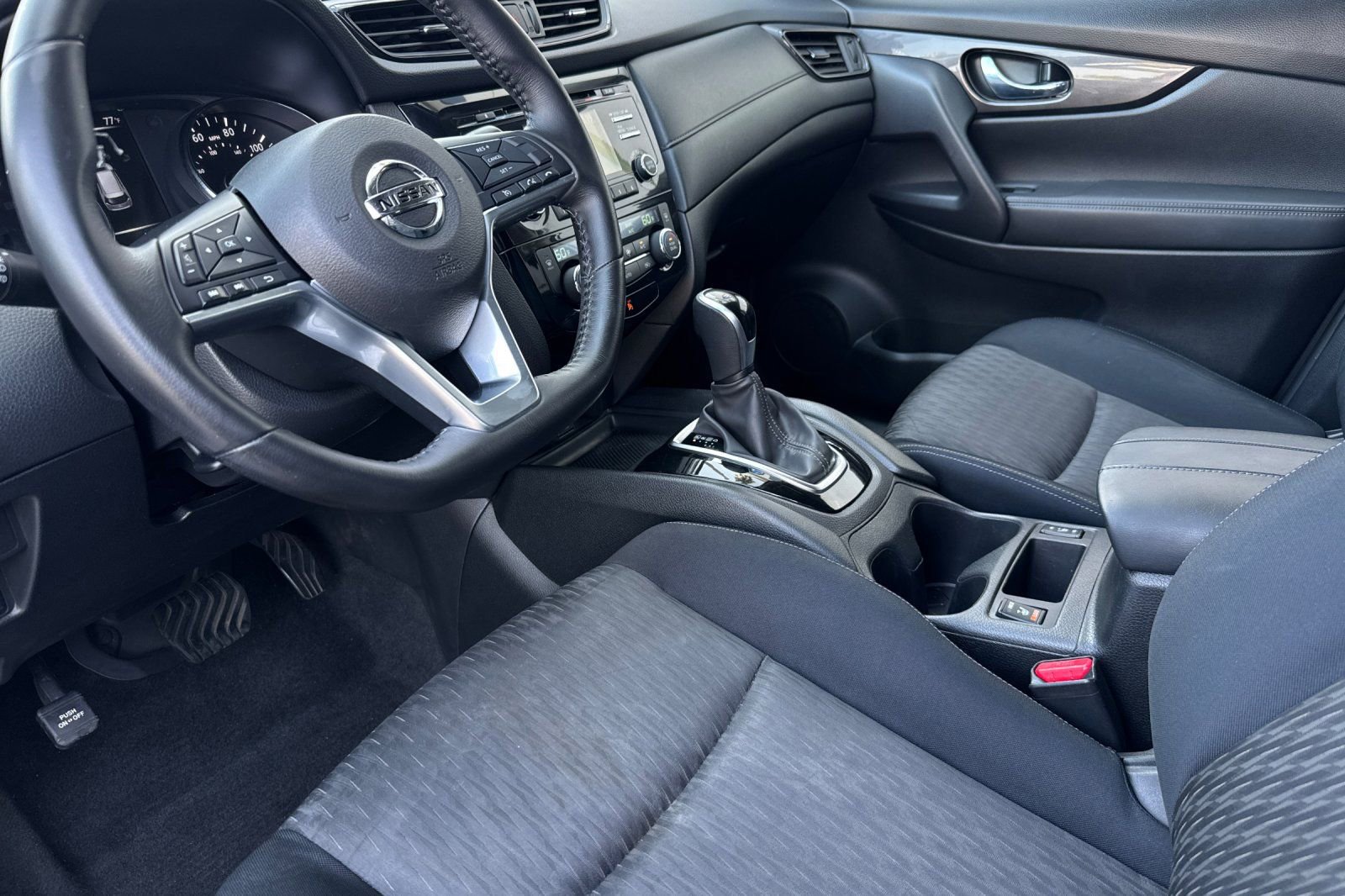 Used 2017 Nissan Rogue SV FWD image 10