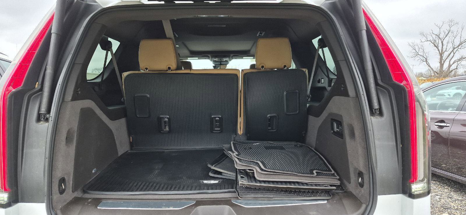 Used 2023 Cadillac Escalade ESV Premium Luxury w/ LPO, Radiant Package image 5