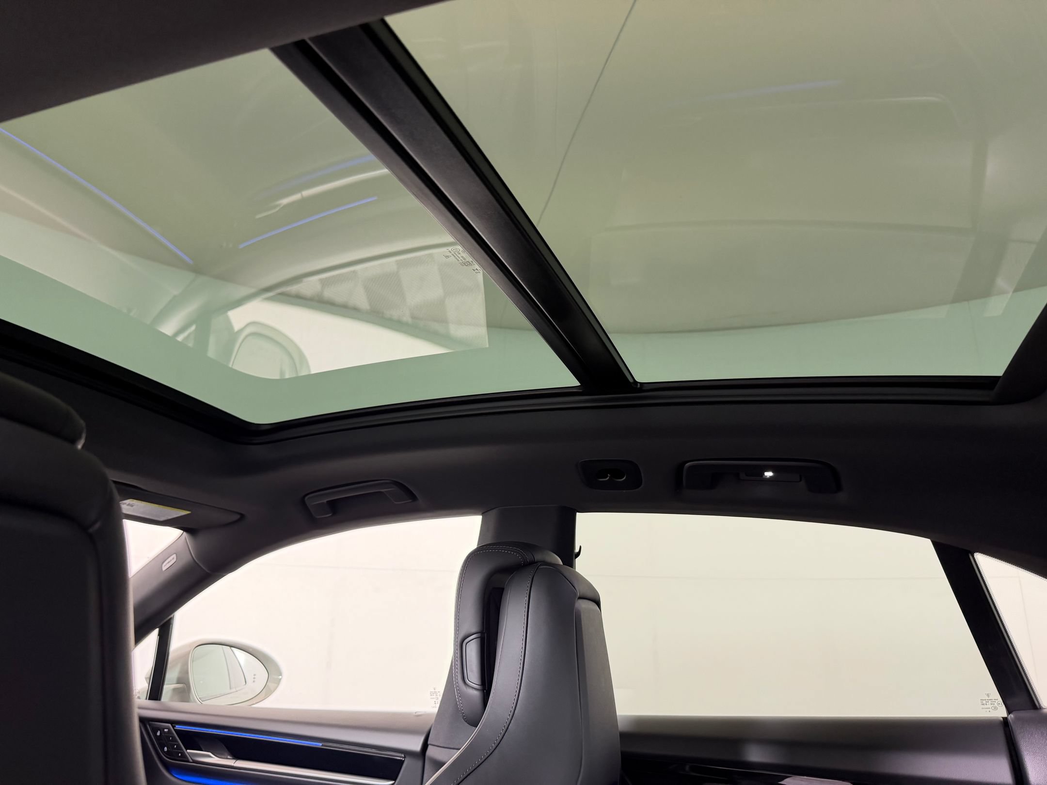 Used 2026 Porsche Macan Electric RWD image 17