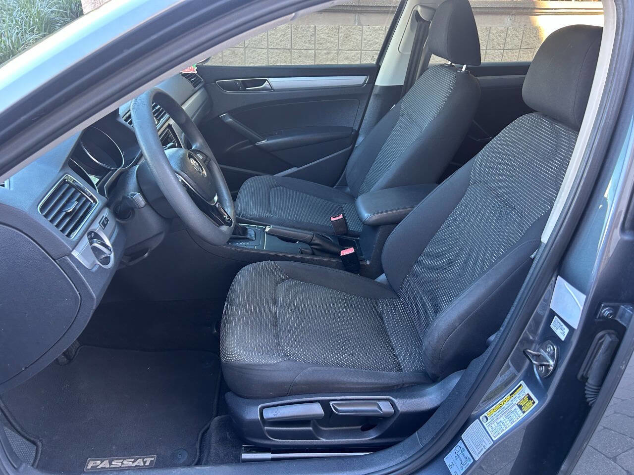 Used 2017 Volkswagen Passat 1.8T S image 9