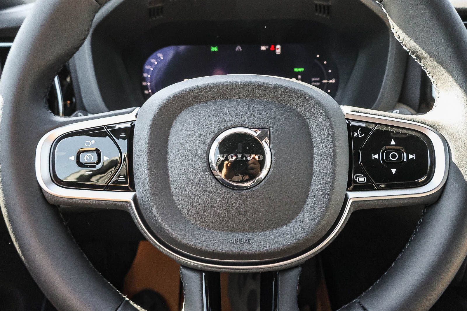 New 2026 Volvo XC60 T8 Plus w/ Climate Package AWD/4WD image 32