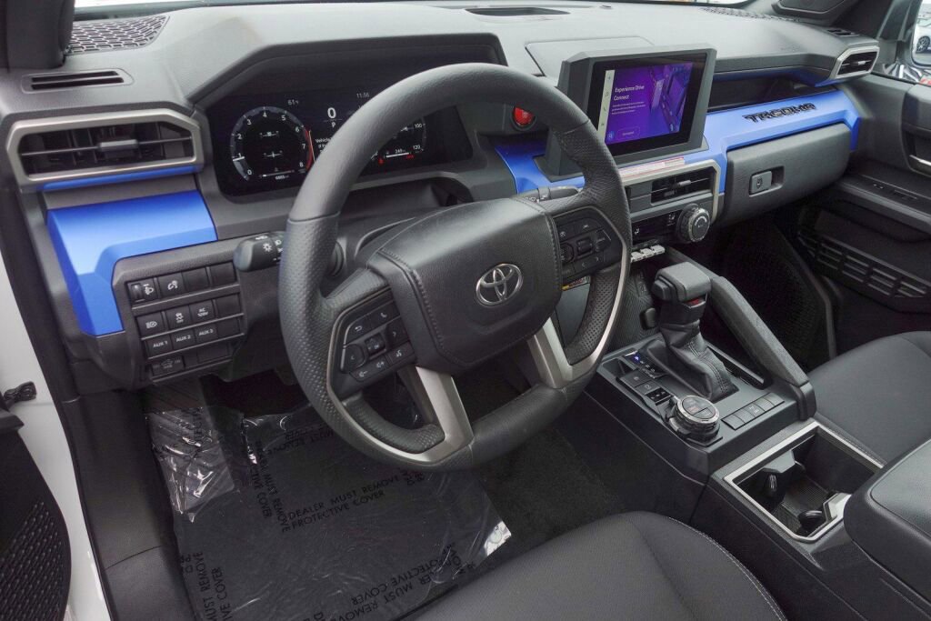 Certified 2025 Toyota Tacoma TRD Off-Road image 10