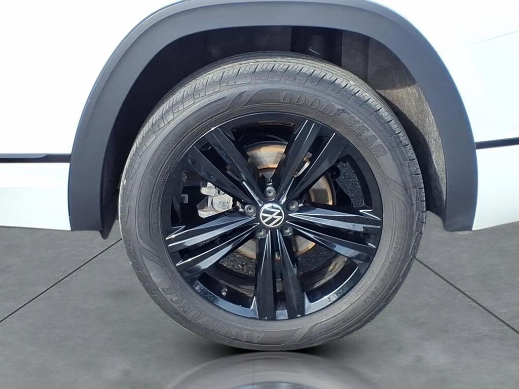 Used 2023 Volkswagen Atlas SEL R-Line AWD/4WD image 4