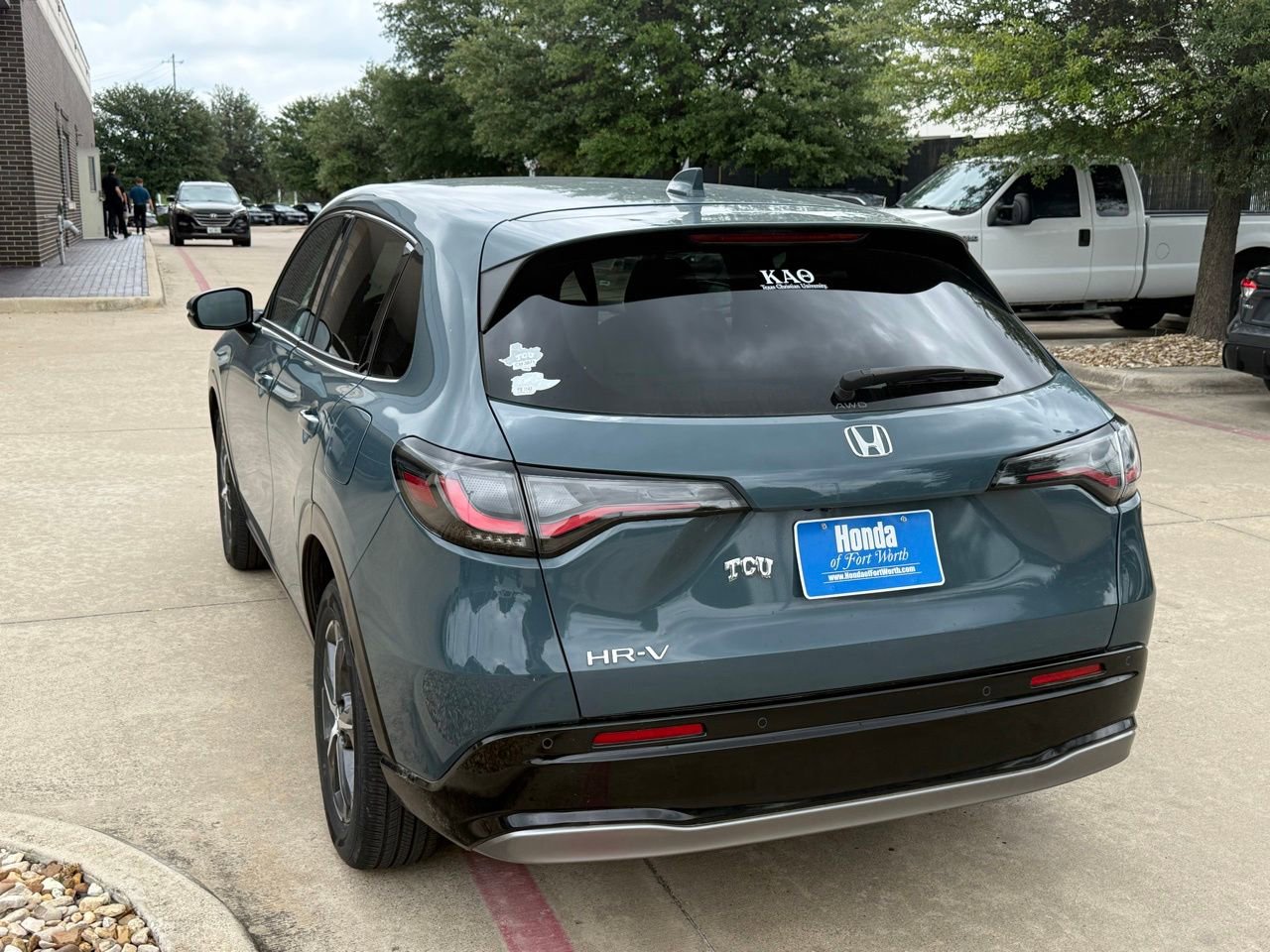 Used 2024 Honda HR-V EX-L image 2