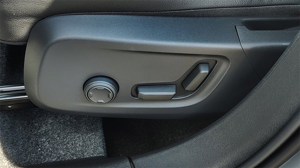 New 2026 Volvo XC40 B5 Core w/ Climate Package image 10