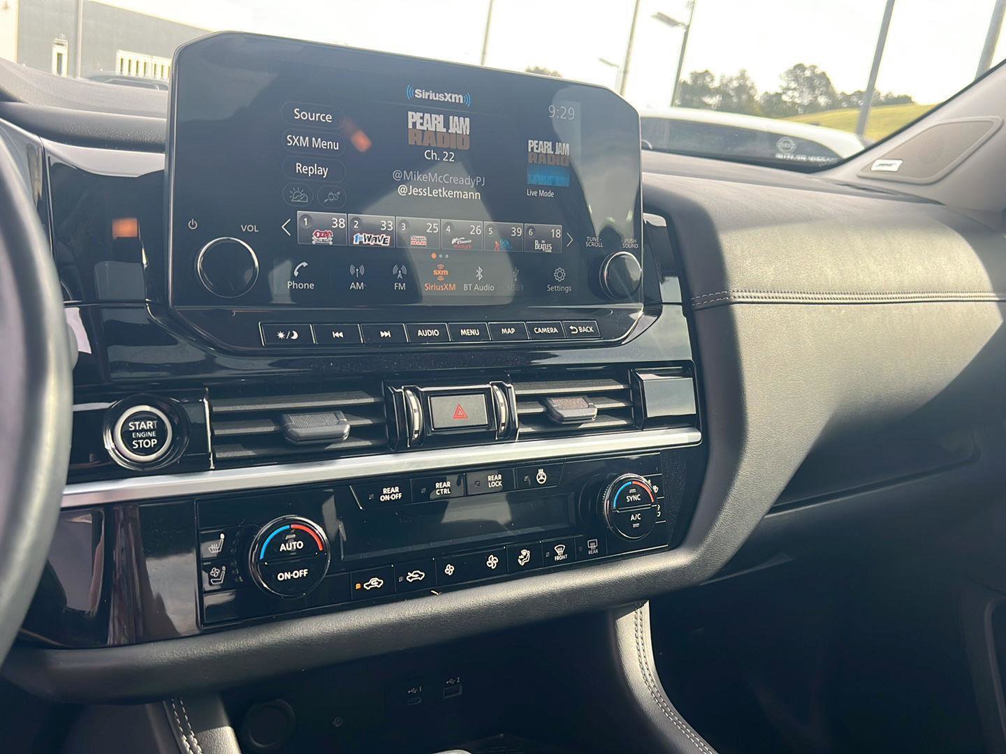 Used 2023 Nissan Pathfinder Platinum image 25