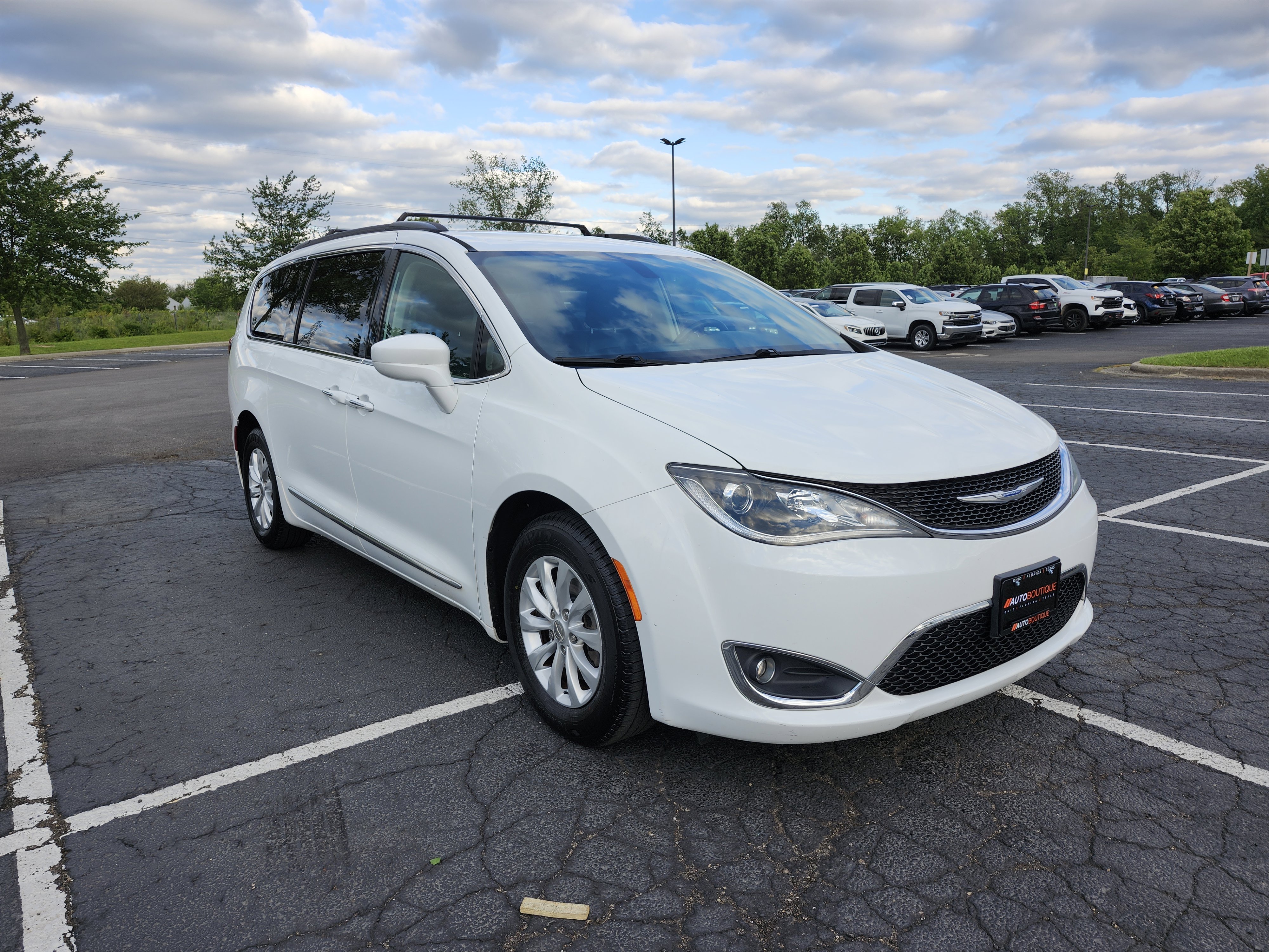 Used 2017 Chrysler Pacifica Touring-L FWD image 9