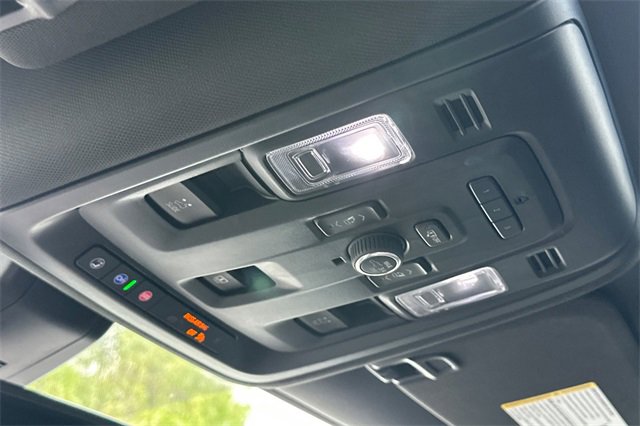 Used 2022 Chevrolet Tahoe Z71 w/ Z71 Off-Road Package image 25