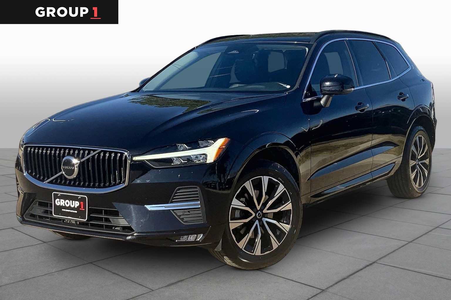 Used 2023 Volvo XC60 B5 Core w/ Climate Package FWD image 1