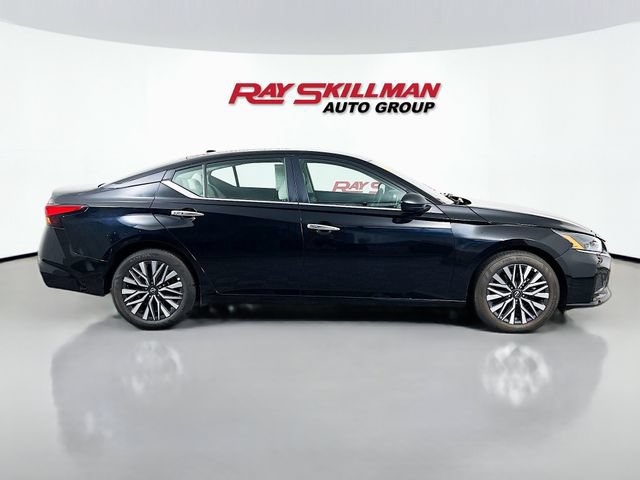 Used 2025 Nissan Altima 2.5 SV FWD image 8