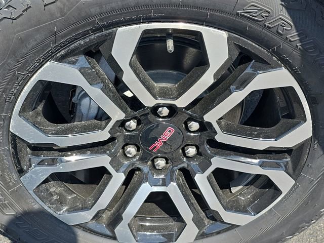 New 2025 GMC Canyon AT4 w/ Nightfall Edition image 32