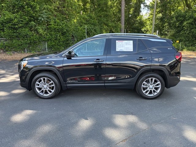 Used 2024 GMC Terrain SLT image 2